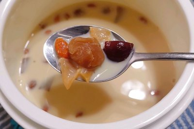 ţ