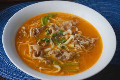 ţ
