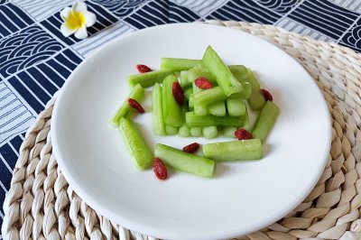ƹ
