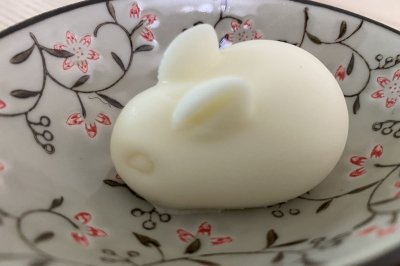 СӲ