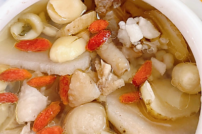 岹