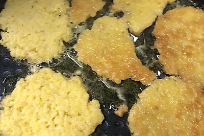 װ