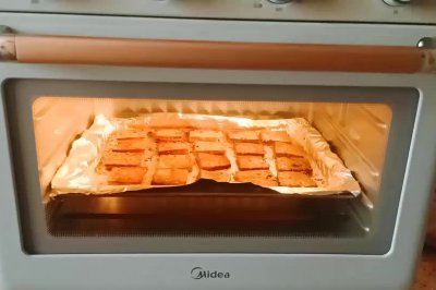 䶹