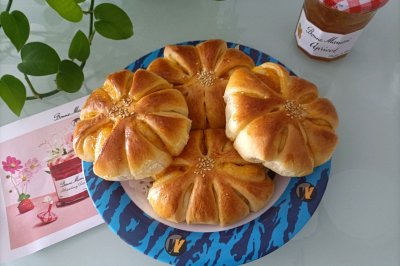 ӹ