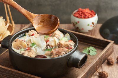 鼦