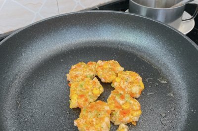 ׶ʳ-Ϻ