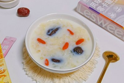 ţ