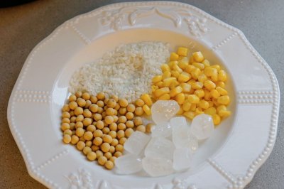 ֭