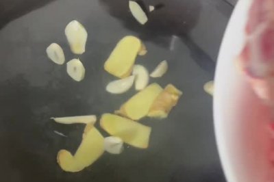ţ