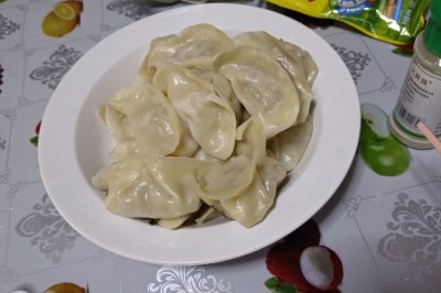 ڽ