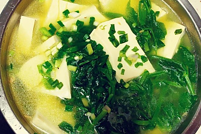 豌豆尖豆腐汤
