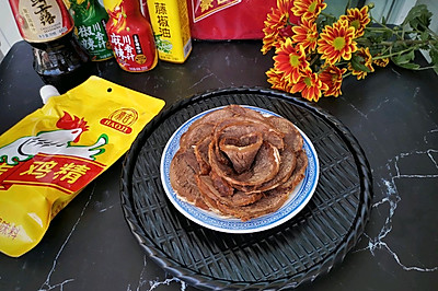 ţ