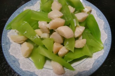 豴