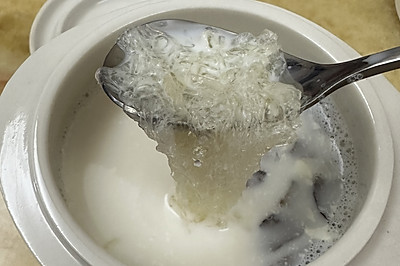 ţ