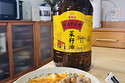 ţ