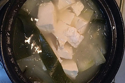 Ϻ