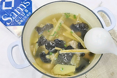 Ĵ